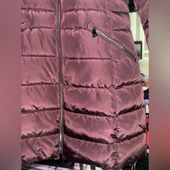 Laundry By Shelli Segal Maroon Puffer Jacket with Faux Fur Collar EUC. - Picture 5 of 10